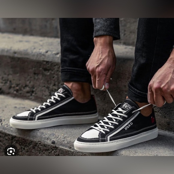 XOXO Unisex Kicks - Picture 8 of 8
